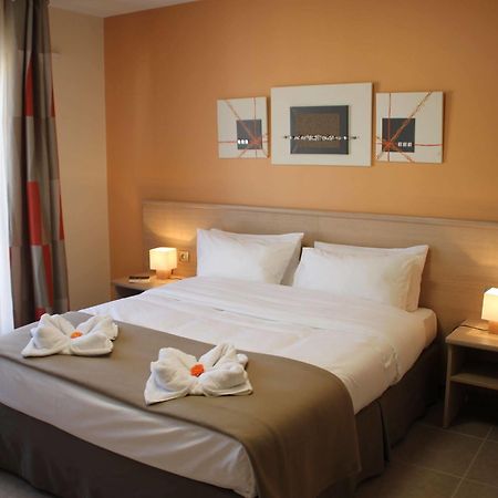 The Originals Boutique, Hotel L'Occitan, Aubagne La Destrousse Esterno foto