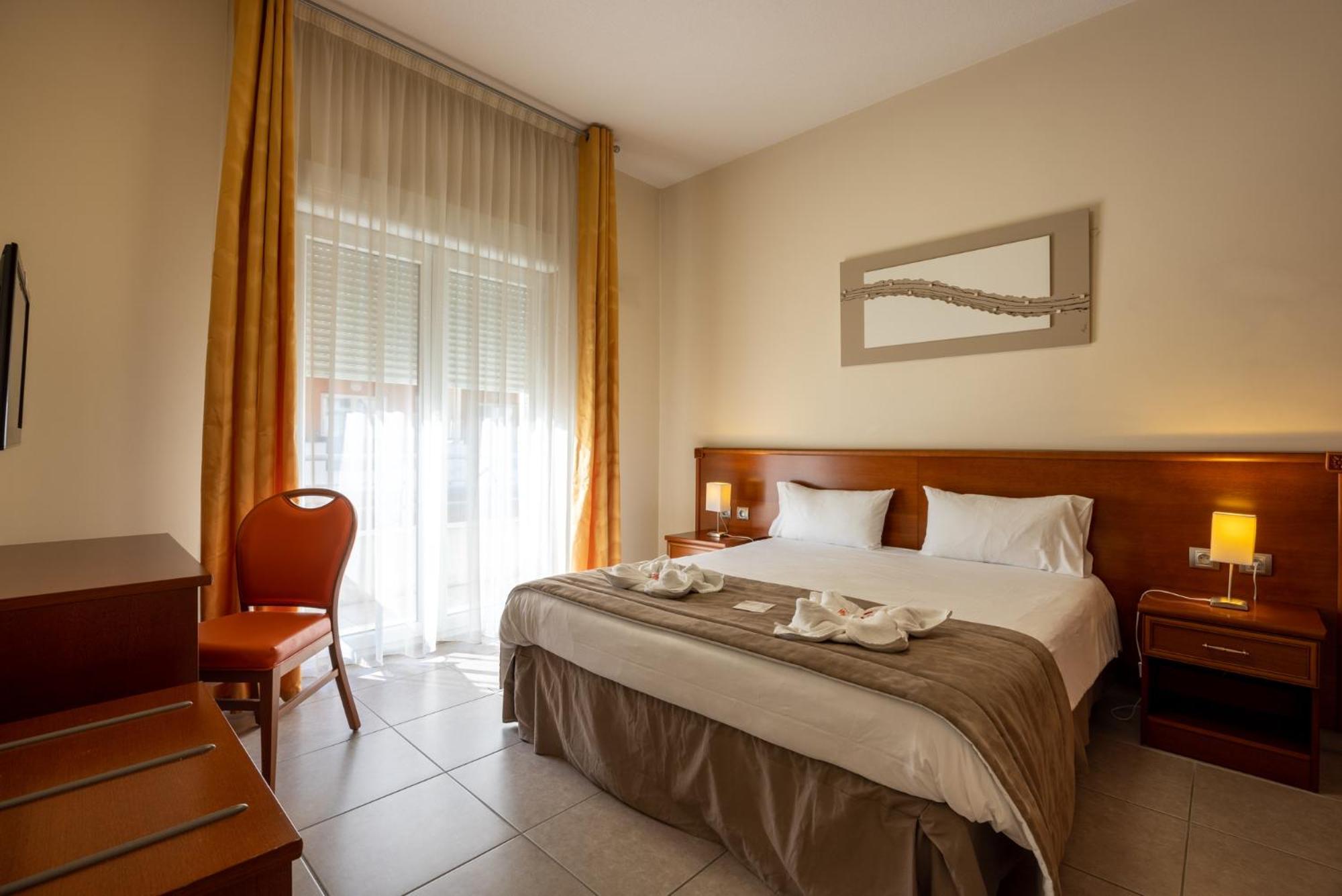 The Originals Boutique, Hotel L'Occitan, Aubagne La Destrousse Esterno foto