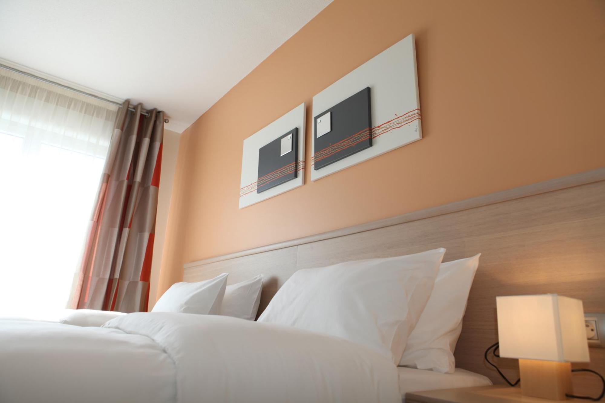 The Originals Boutique, Hotel L'Occitan, Aubagne La Destrousse Esterno foto