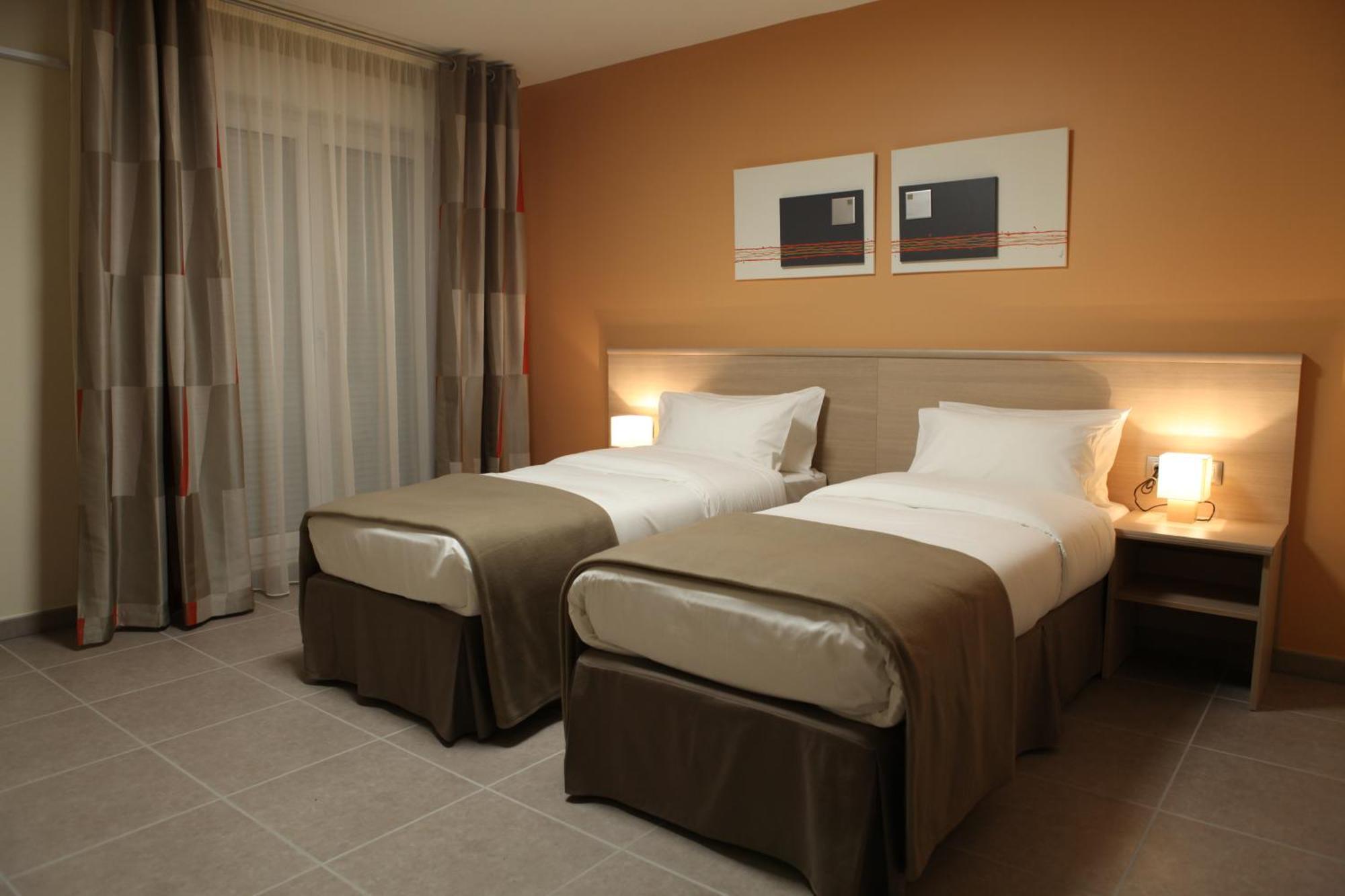 The Originals Boutique, Hotel L'Occitan, Aubagne La Destrousse Esterno foto