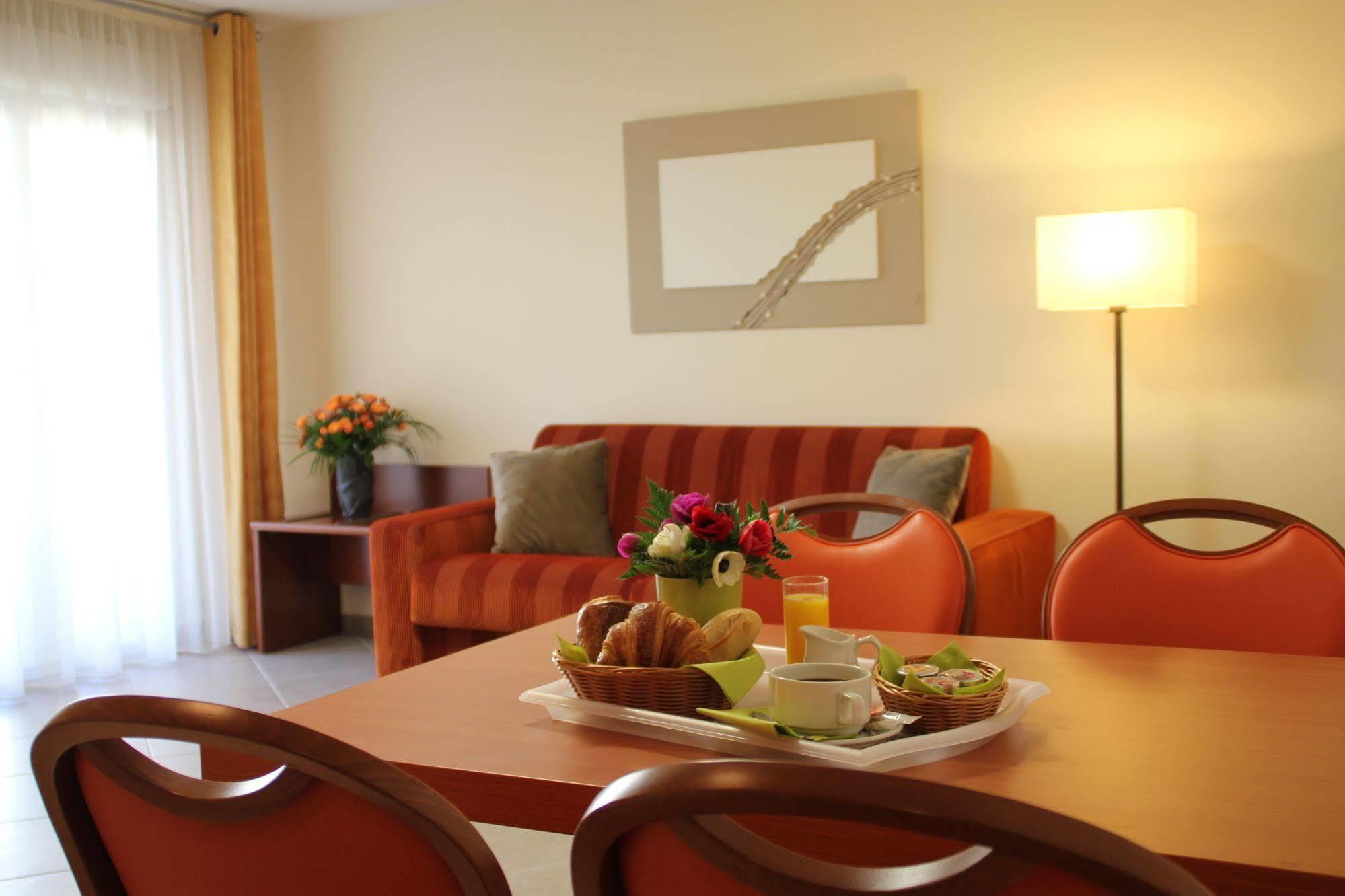 The Originals Boutique, Hotel L'Occitan, Aubagne La Destrousse Esterno foto