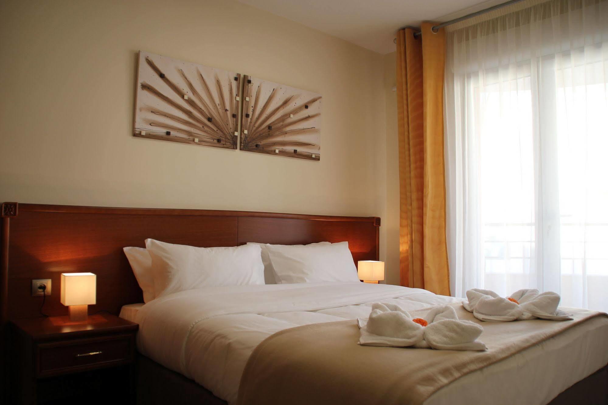 The Originals Boutique, Hotel L'Occitan, Aubagne La Destrousse Esterno foto