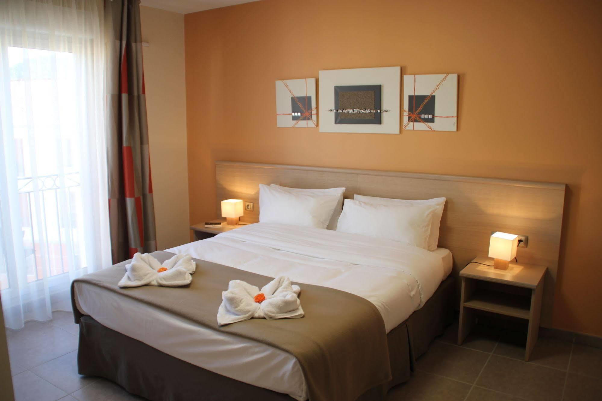 The Originals Boutique, Hotel L'Occitan, Aubagne La Destrousse Esterno foto