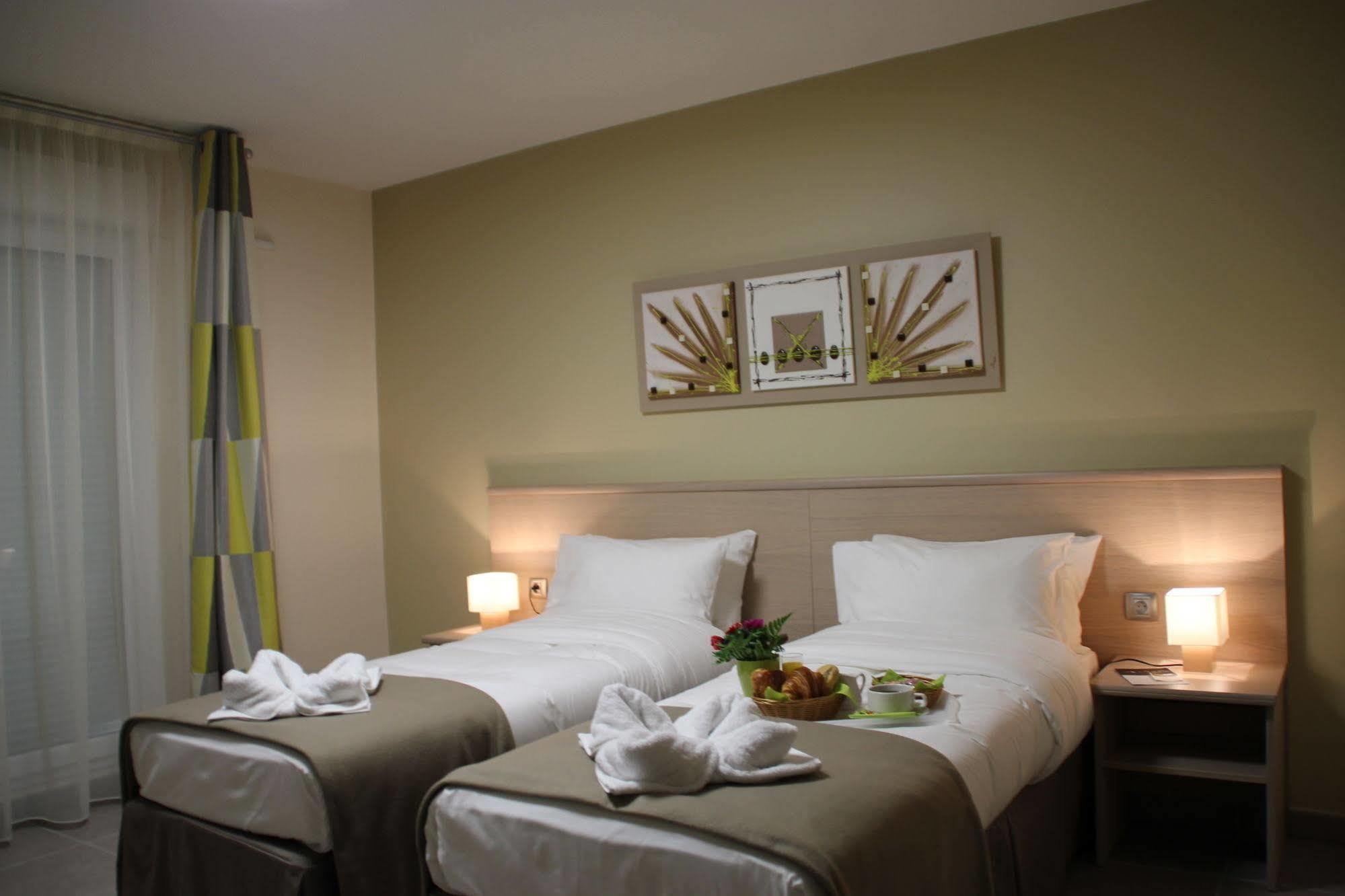 The Originals Boutique, Hotel L'Occitan, Aubagne La Destrousse Esterno foto